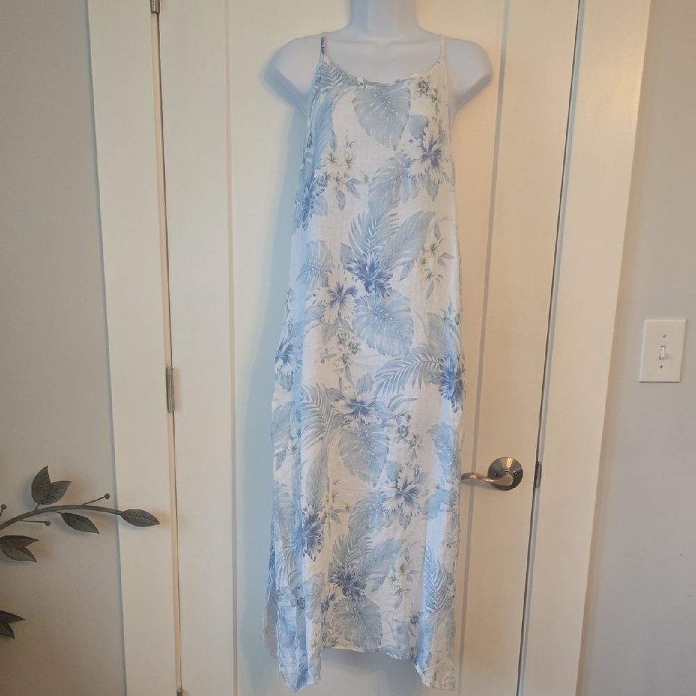 Tropical Floral Maxi Dress in Blue and White With Pockets